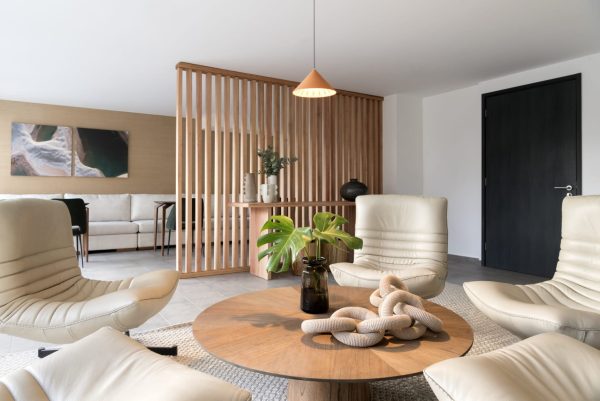 Aura – Separador de Ambientes en Madera Lenga